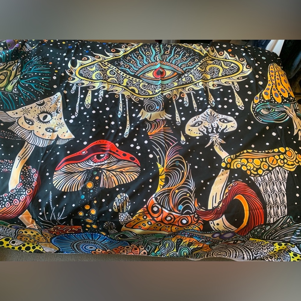 🍄 Colorful tapestry blanket sarong mushrooms psychedelic space artsy whimsical